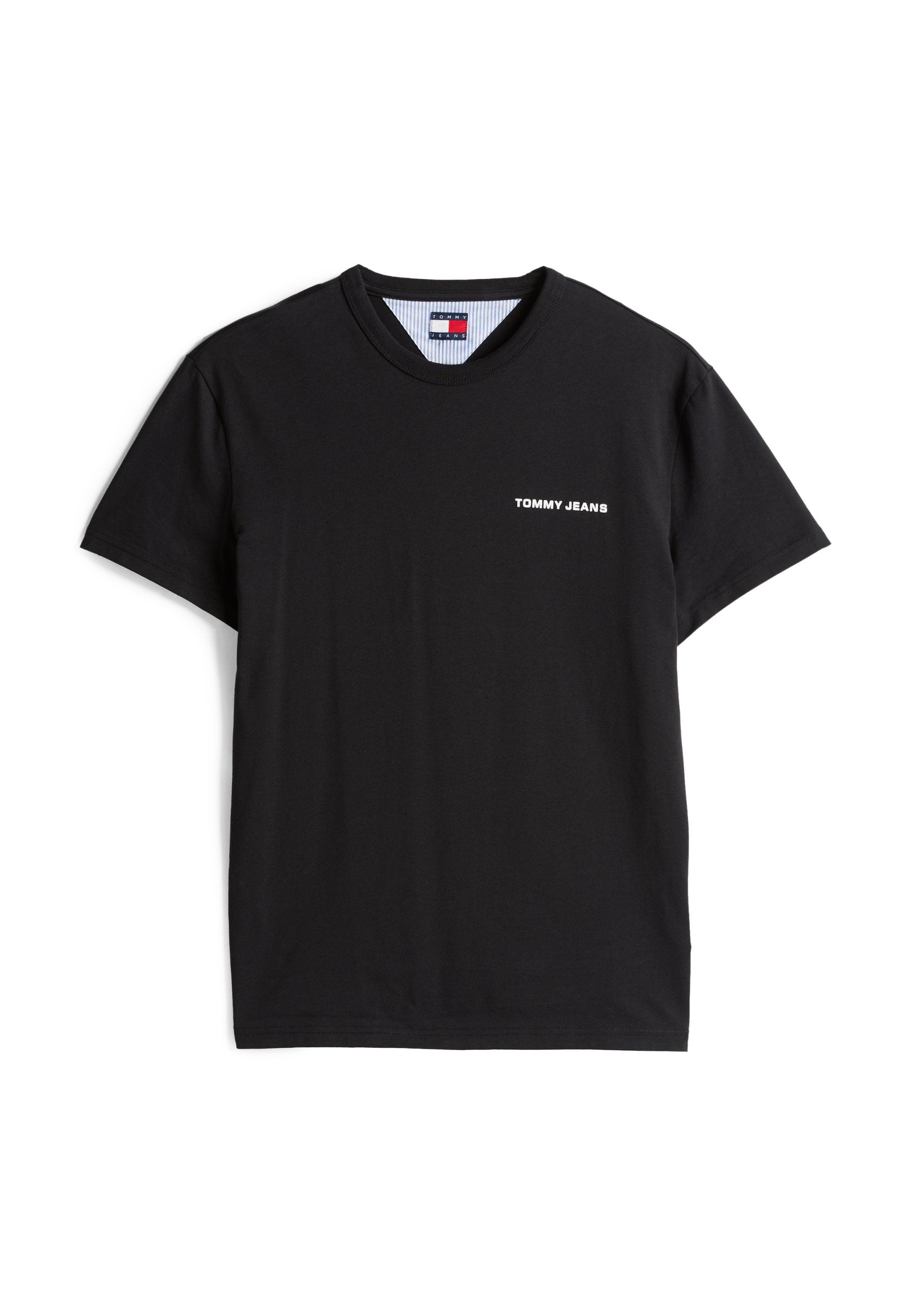 Schwarzes Baumwoll-T-Shirt mit Rundhalsausschnitt und kurzen Ärmeln. Mit weißem "TOMMY JEANS"-Text auf der Vorderseite. Weiche, glatte Textur.