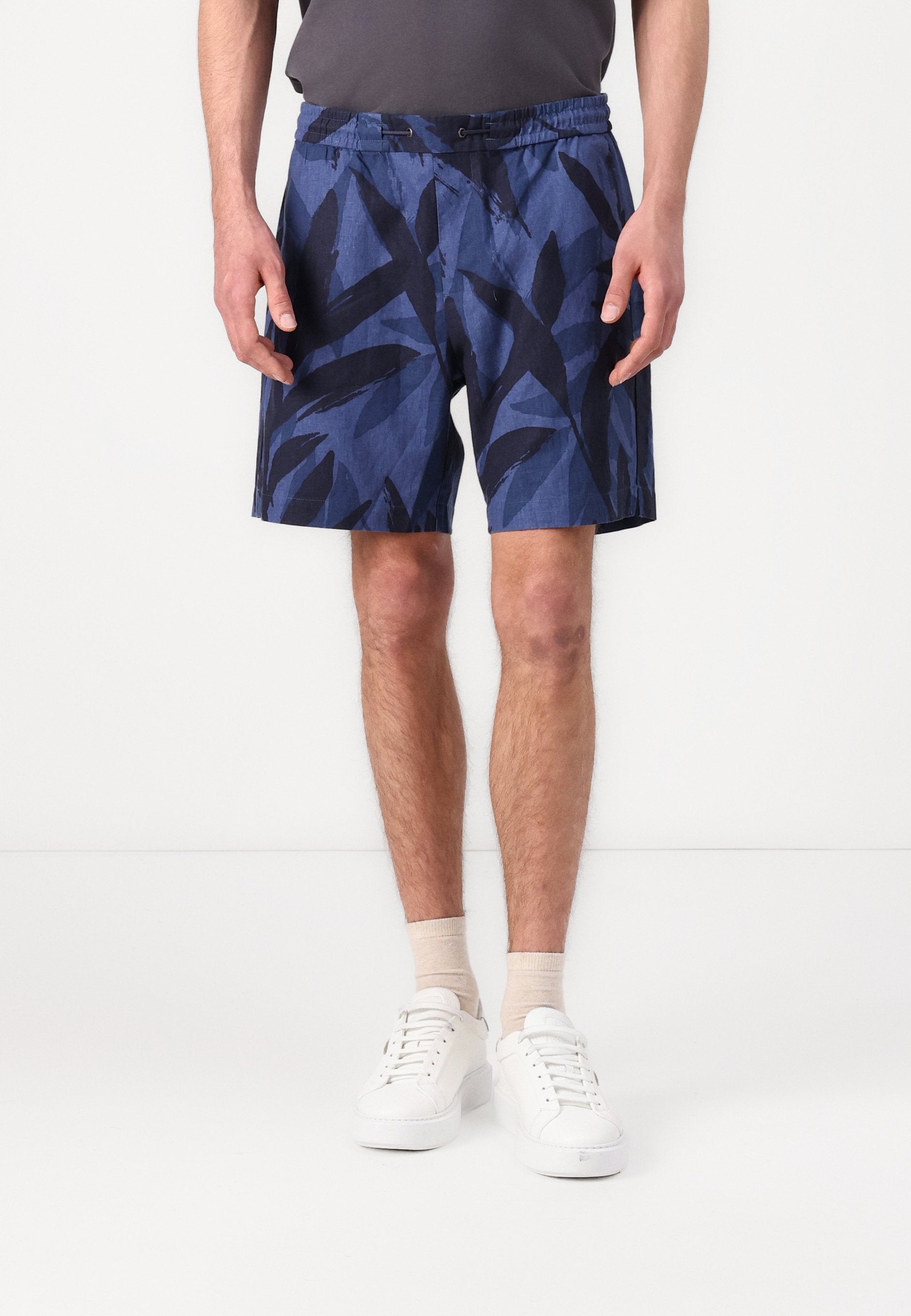 Esprit Shorts Media 3