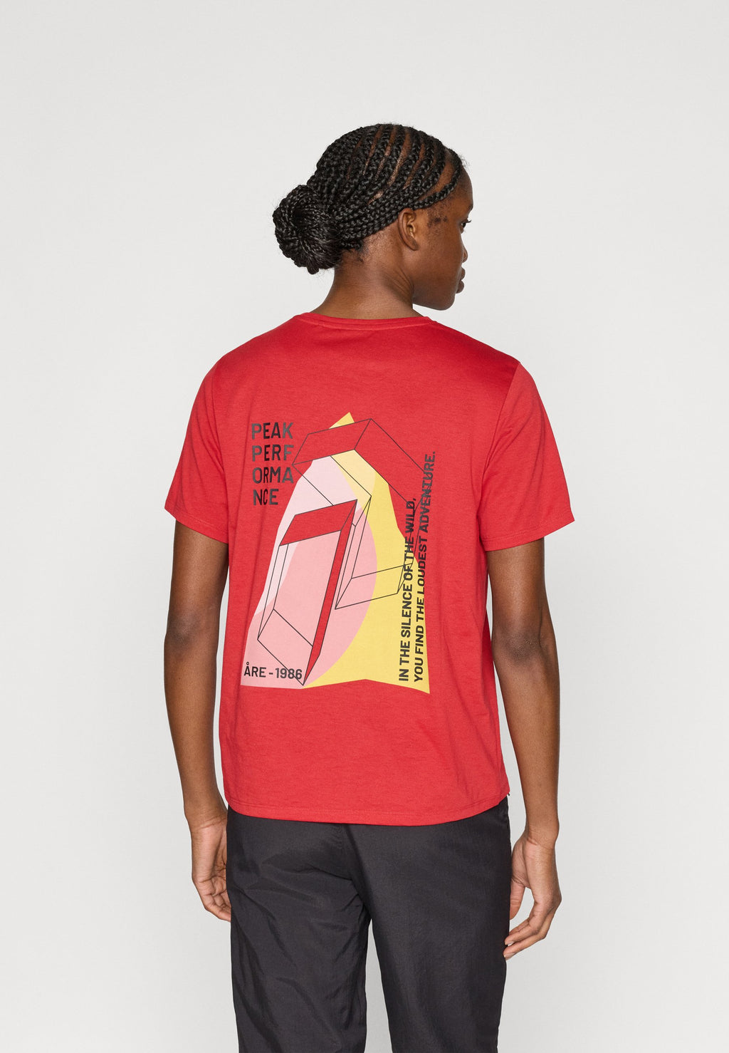 Peak Performance EXPLORE GRAPHIC TEE
