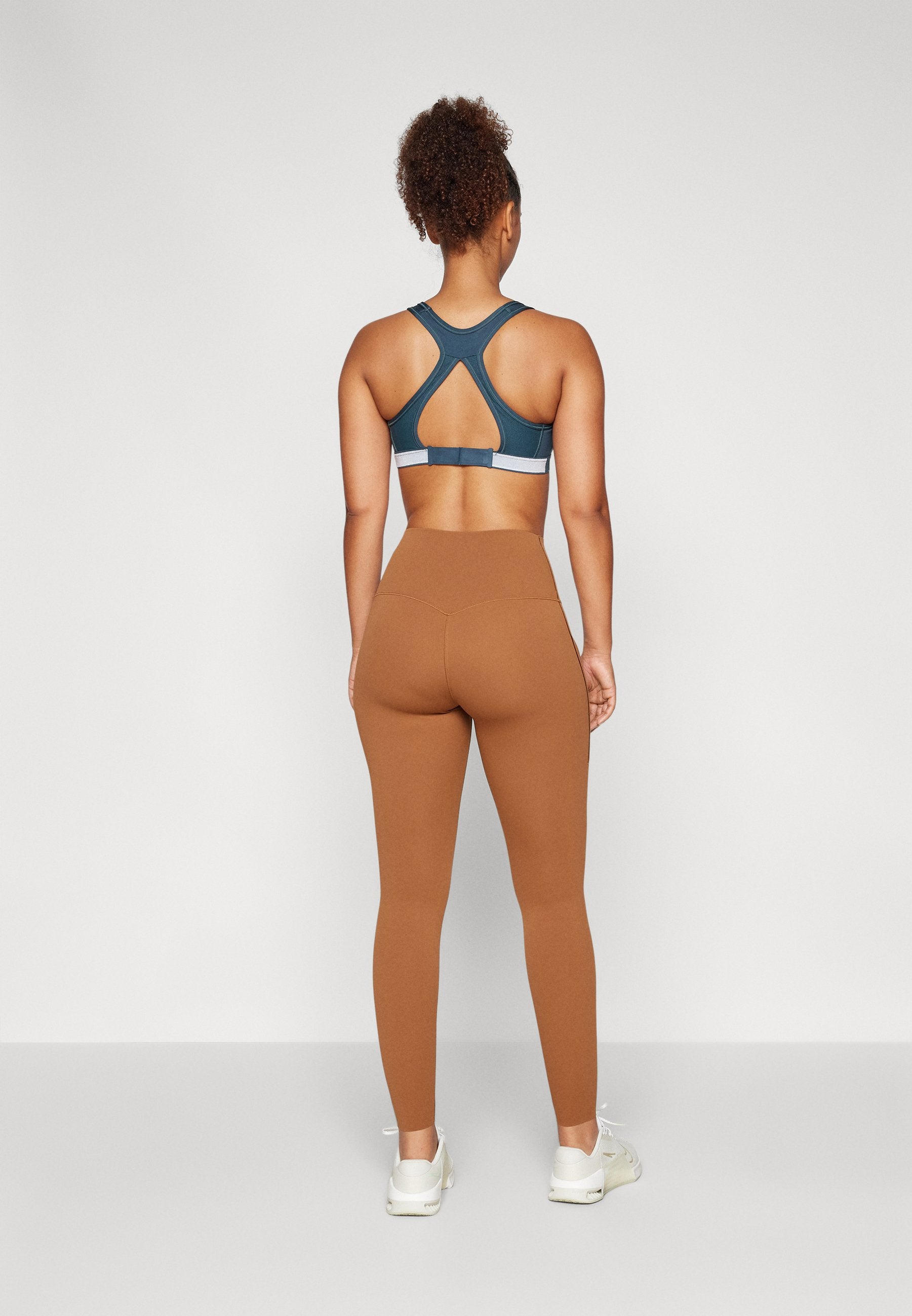 Nike Performance UNIVERSA