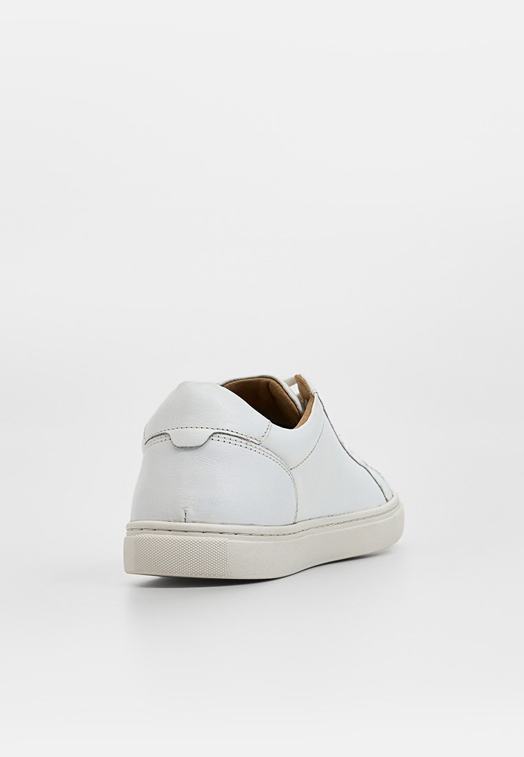 Steve Madden P-CLOUT