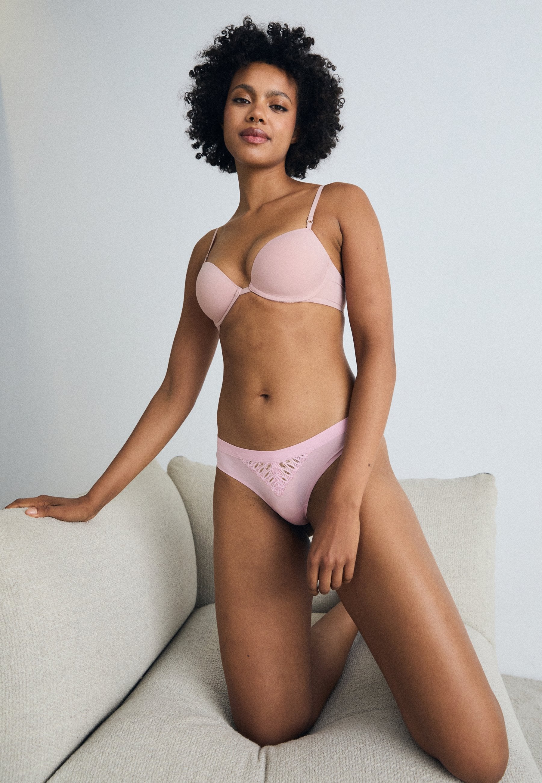 Triumph AURA SPOTLIGHT BRAZILIAN