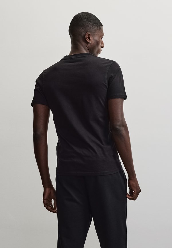 Pegador LOGO TEE