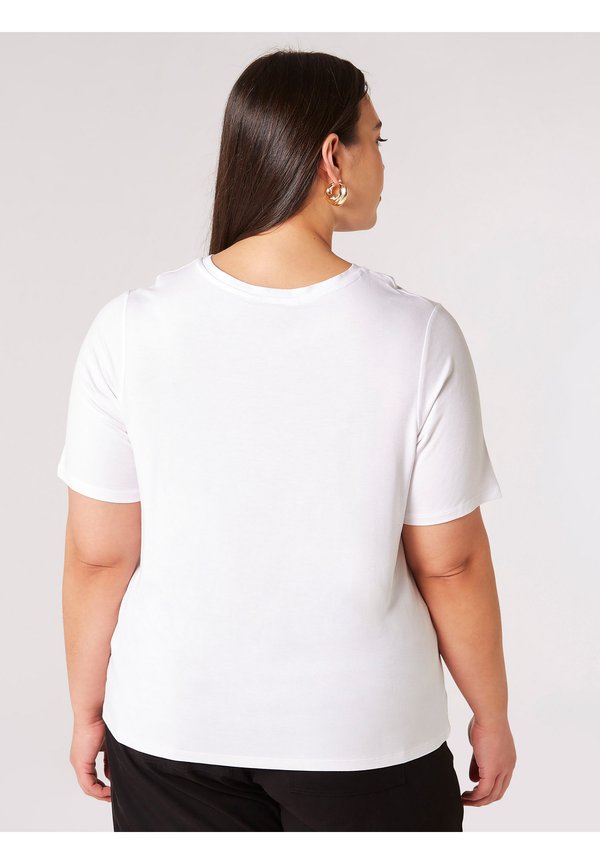 Apricot  CURVE LOVE LOGO