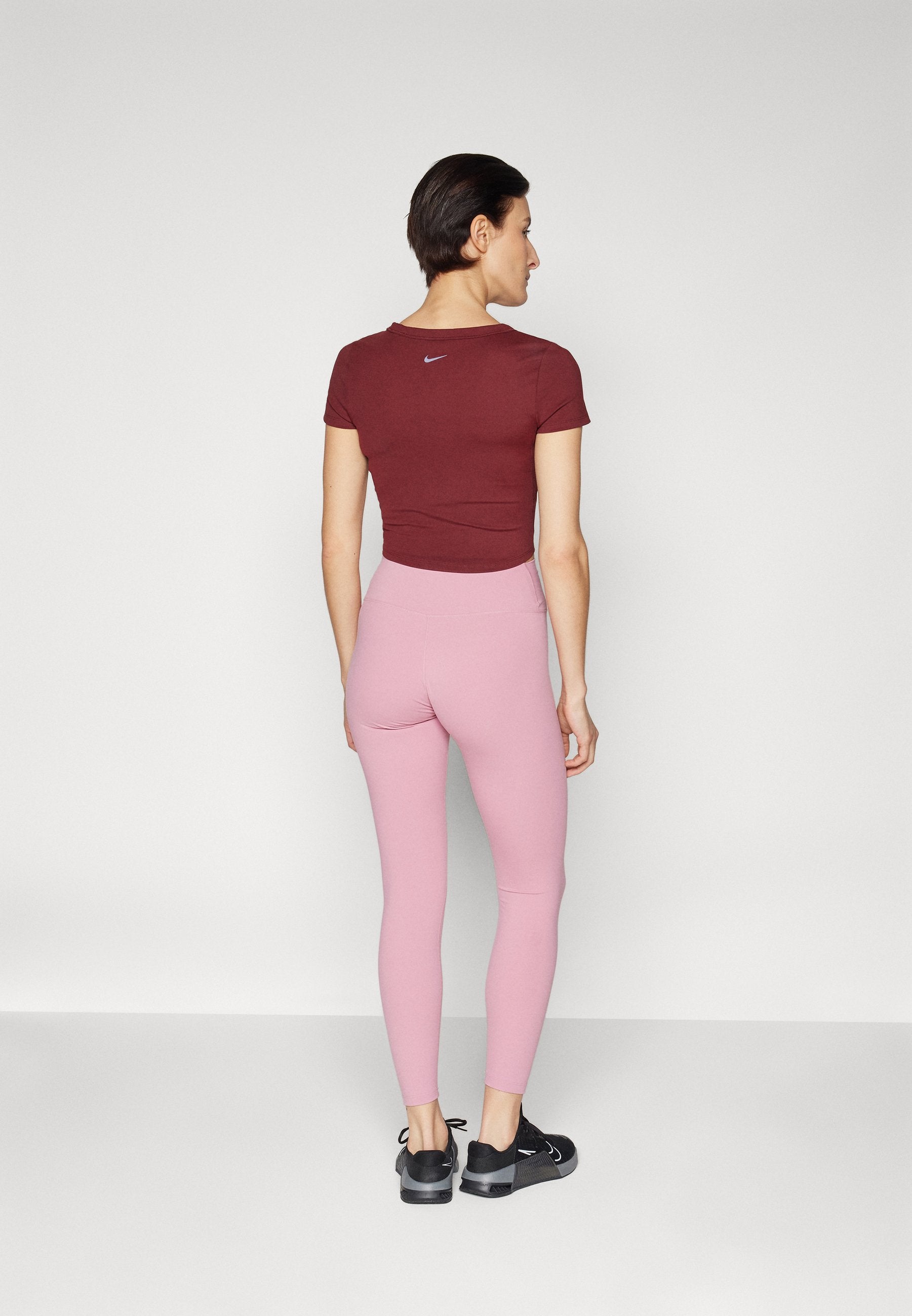 Nike Performance ONE