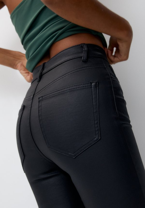 PULL&BEAR HIGH-WAIST COATED FINISH