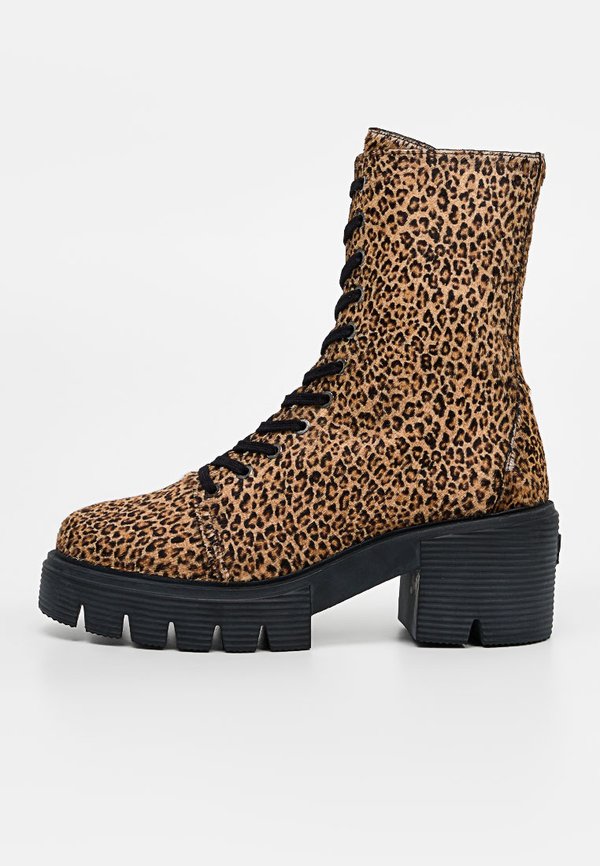 Stuart Weitzman SOHO