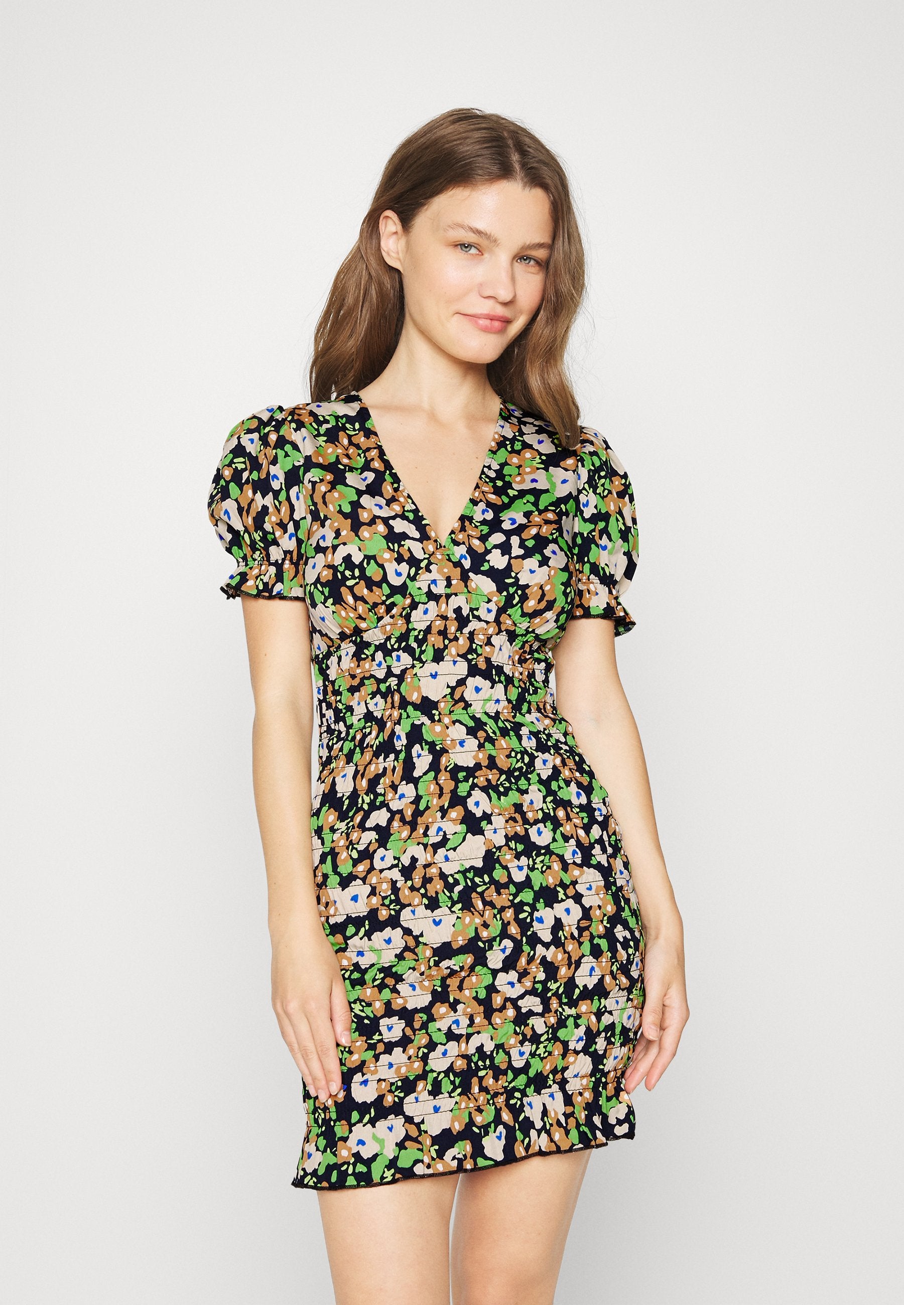 Noisy May Petite NMVIGGA V NECK DRESS