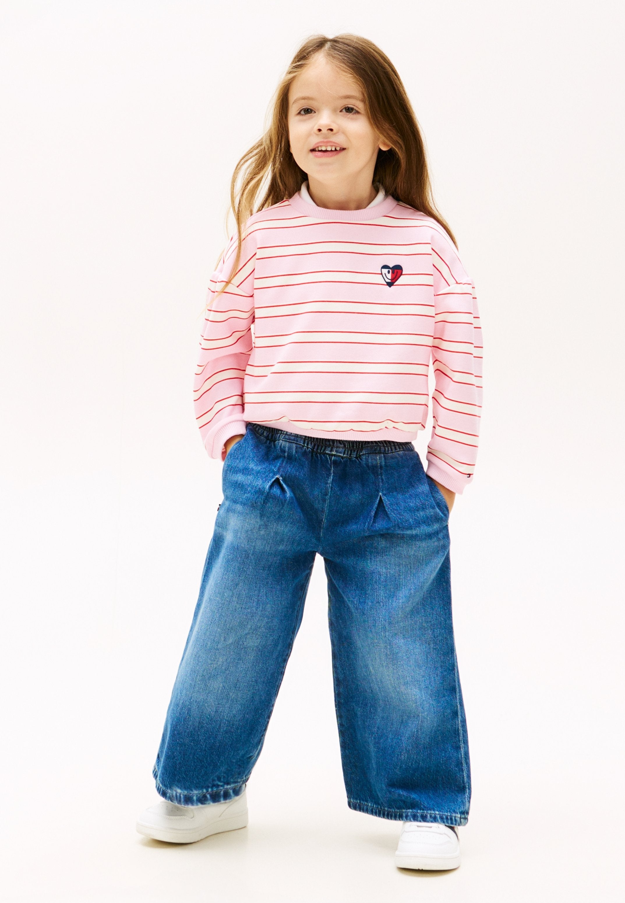 SMILEY HEART FLAG RELAXED SWEATSHIRT Media 2