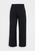 Schwarze weit geschnittene Hose mit elastischem Bund, aus weichem Stoff gefertigt. Sie zeichnet sich durch eine glatte Textur und eine lockere, bequeme Passform aus.