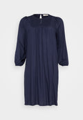 Navyblaues Kleid mit weitem Ausschnitt, gefälteltem Vorderteil und drei Viertel Puffärmeln. Verfügt über kleine dekorative Nieten entlang des Ausschnitts.