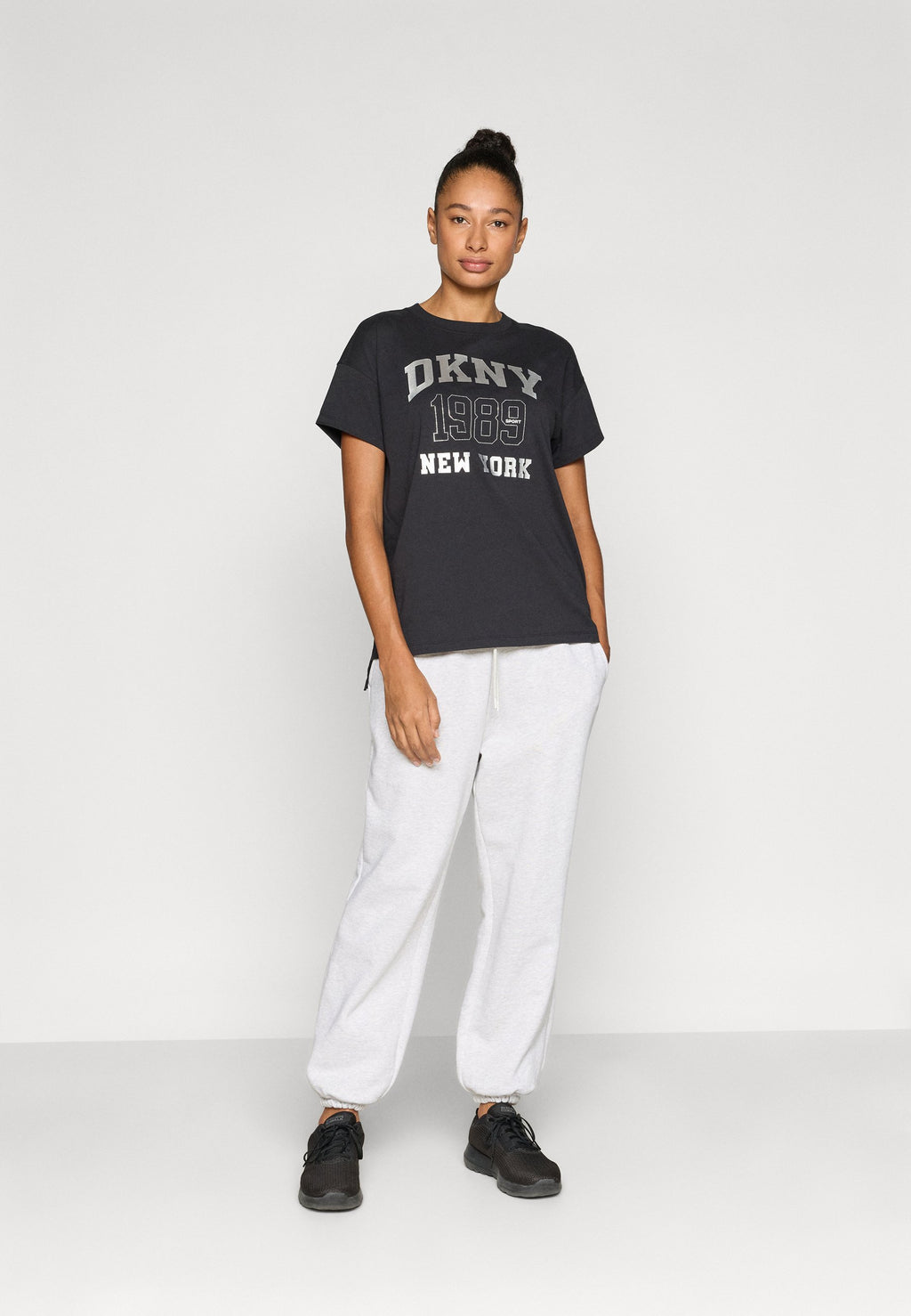 DKNY RHINESTUD LOGO DROP SHOULDER SHORT SLEEVE LEGGING TEE