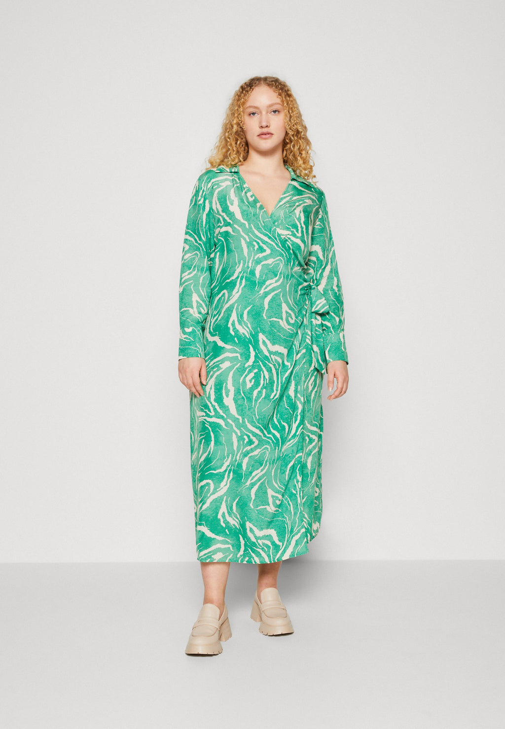 Selected SIRINE MIDI WRAP DRESS CURVE