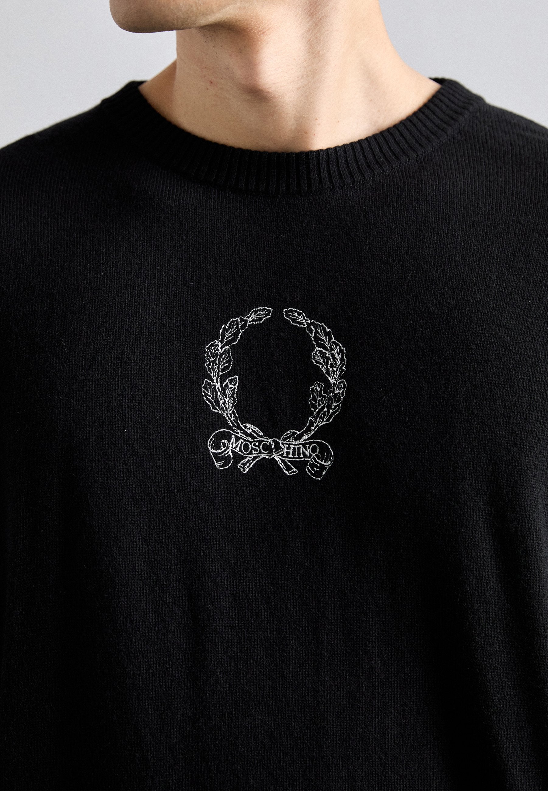 MOSCHINO LAUREL CROWN LOGO