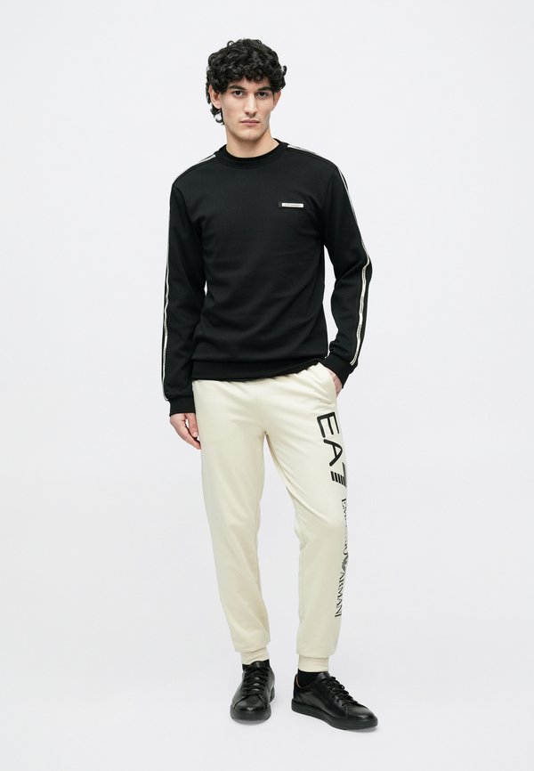 EA7 Emporio Armani TRAIN LOGO SERIES UNISEX