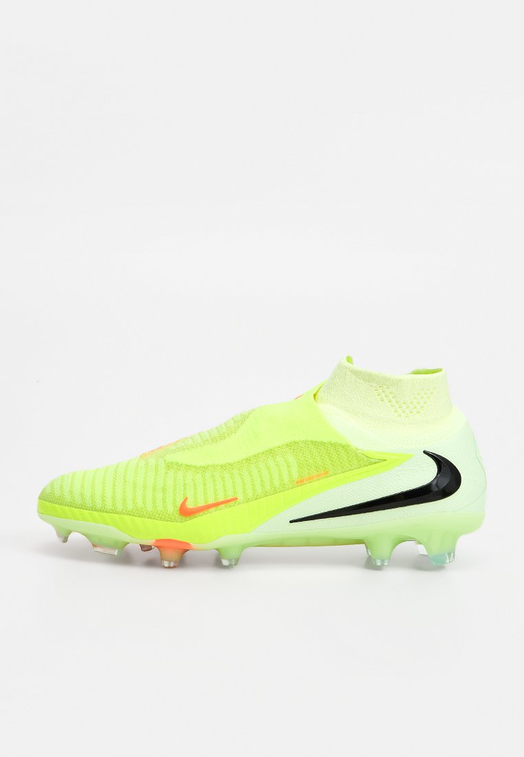 Nike-Fußballschuh mit einem hellgelb-grünen gestrickten Obermaterial, schwarzem Swoosh und orangefarbenen Akzenten. Verfügt über einen sockenähnlichen Kragen und geformte Stollen.