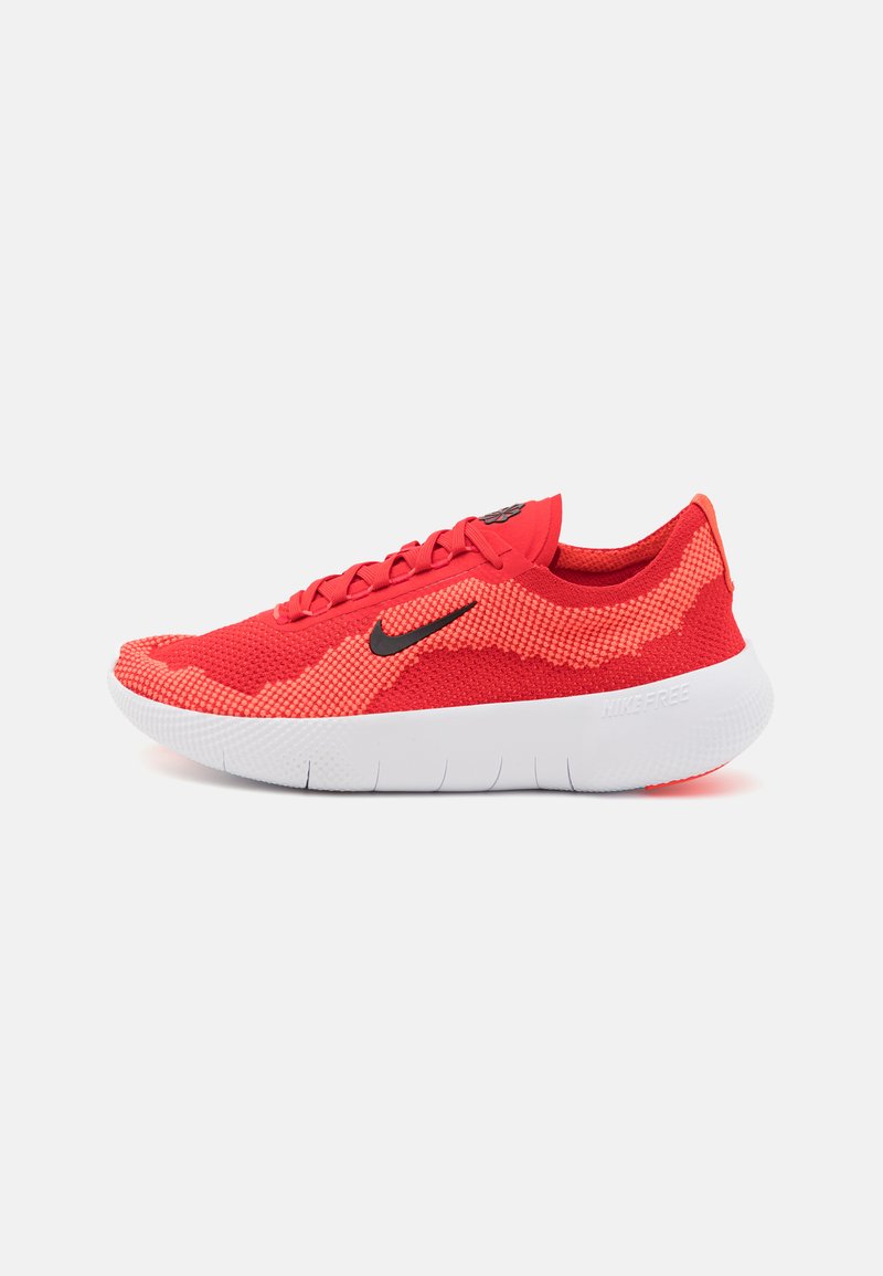 Nike Free Laufschuhe mit oberem Teil aus rotem Mesh mit Farbverlauf, schwarzem Logo und weißer Gummisohle. Leichtes und flexibles Design.