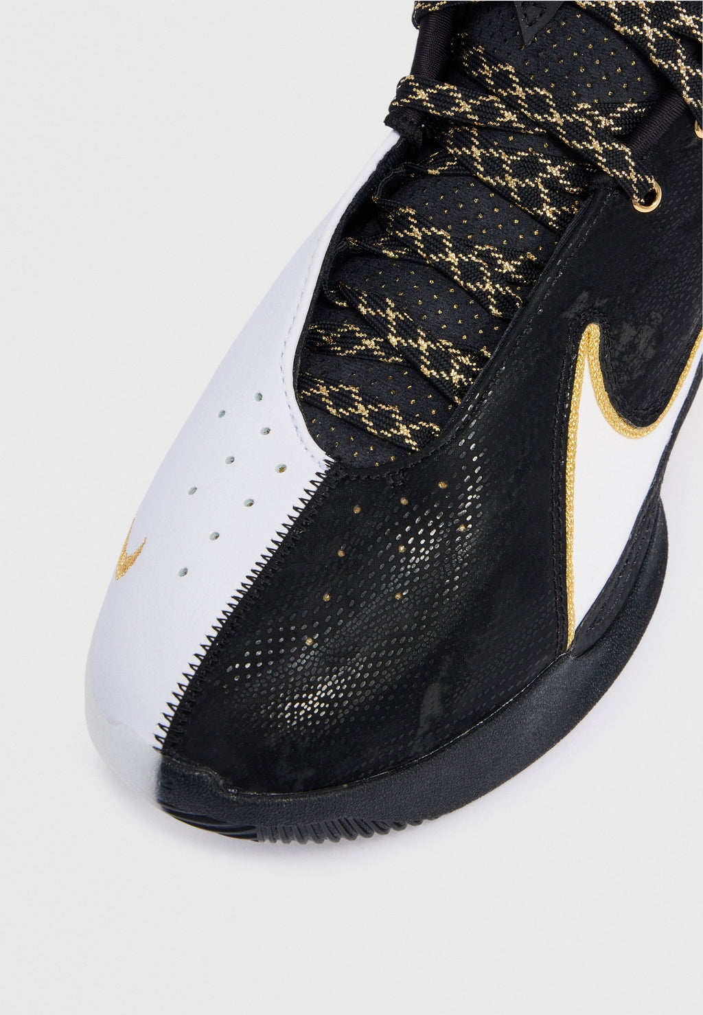 Nike Performance LEBRON XXII