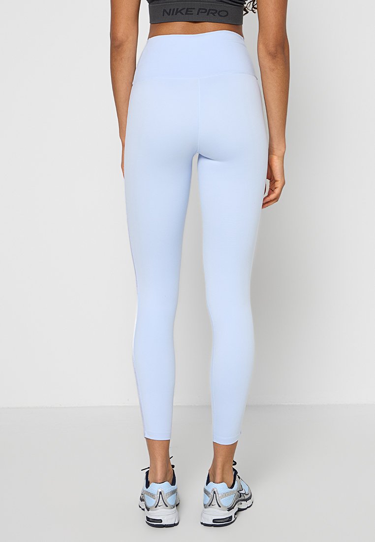 Nike Performance