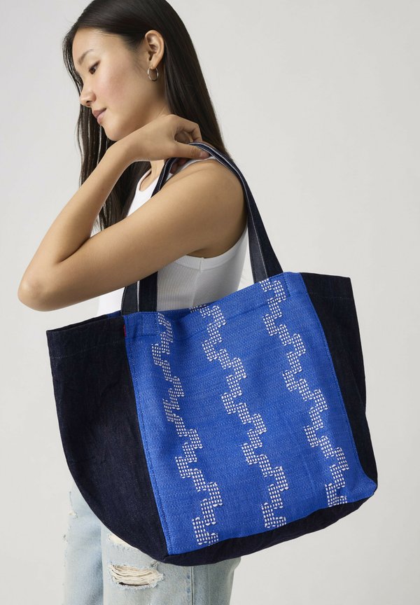 Levi's® LEVI'S X MERCADO GLOBAL BLANCA TOTE BEAC - Handbag - beached rinse - blues