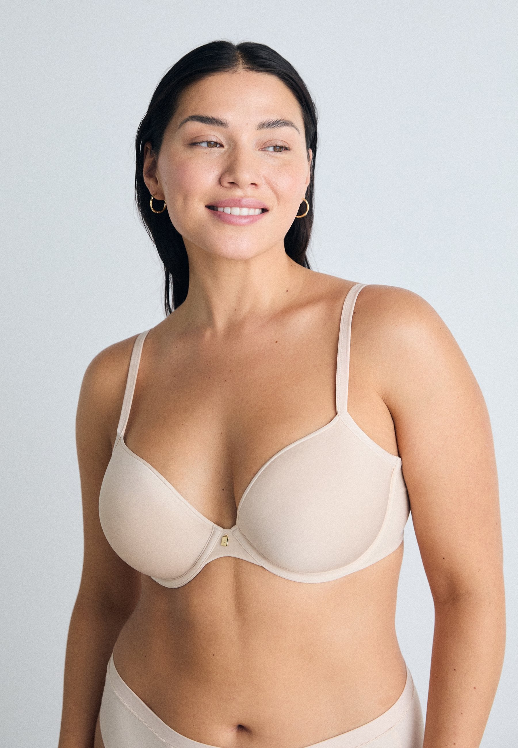 Triumph BODY MAKE UP ESSENTIAL WHP