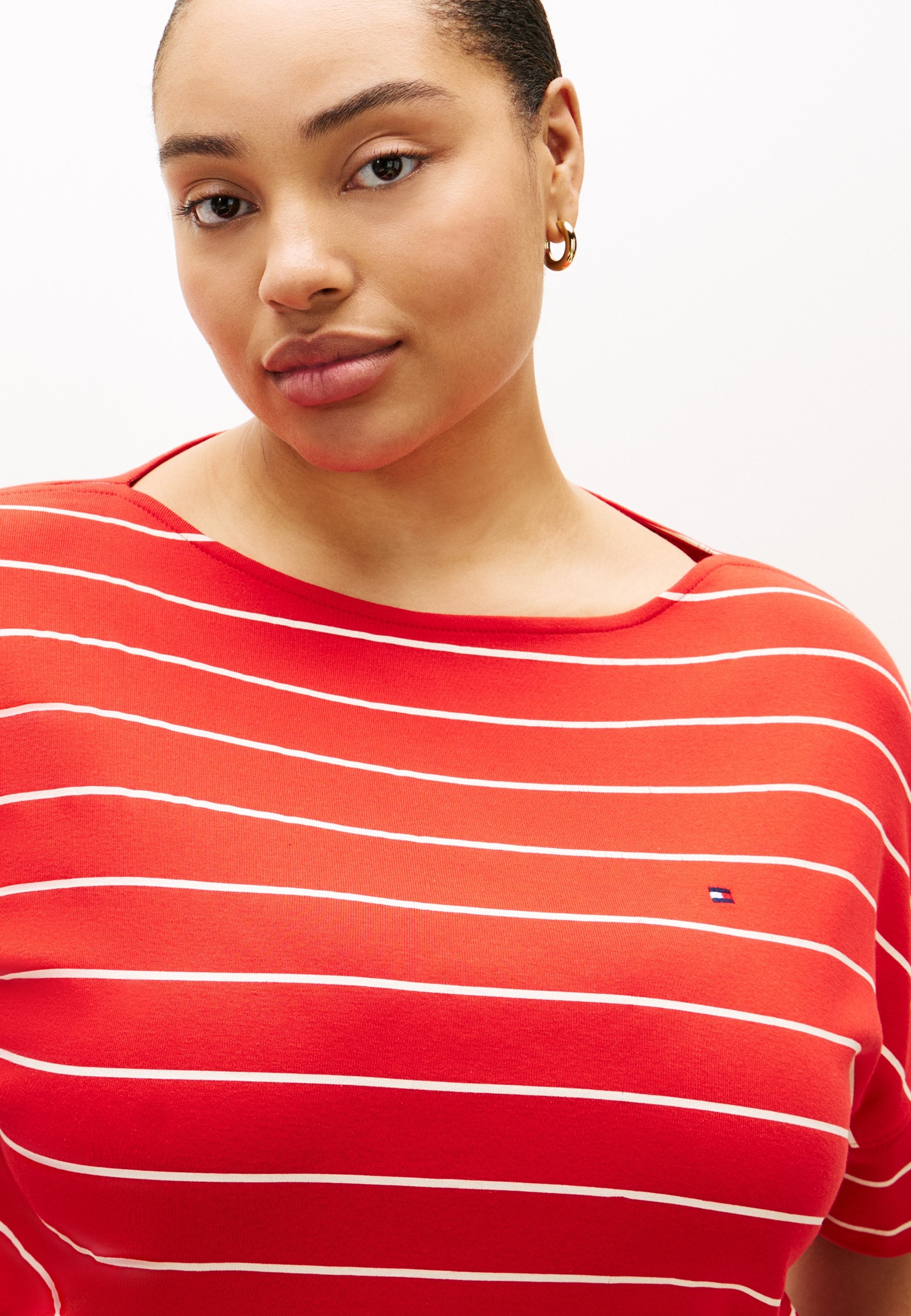 CURVE CAP SLEEVE RELAXED T-SHIRT Media 5