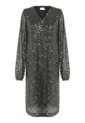 Schwarzes und silbernes Pailletten-Kleid mit V-Ausschnitt, langen Ärmeln und geradem Schnitt, das eine strukturierte metallische Oberfläche und schimmernde Details aufweist.