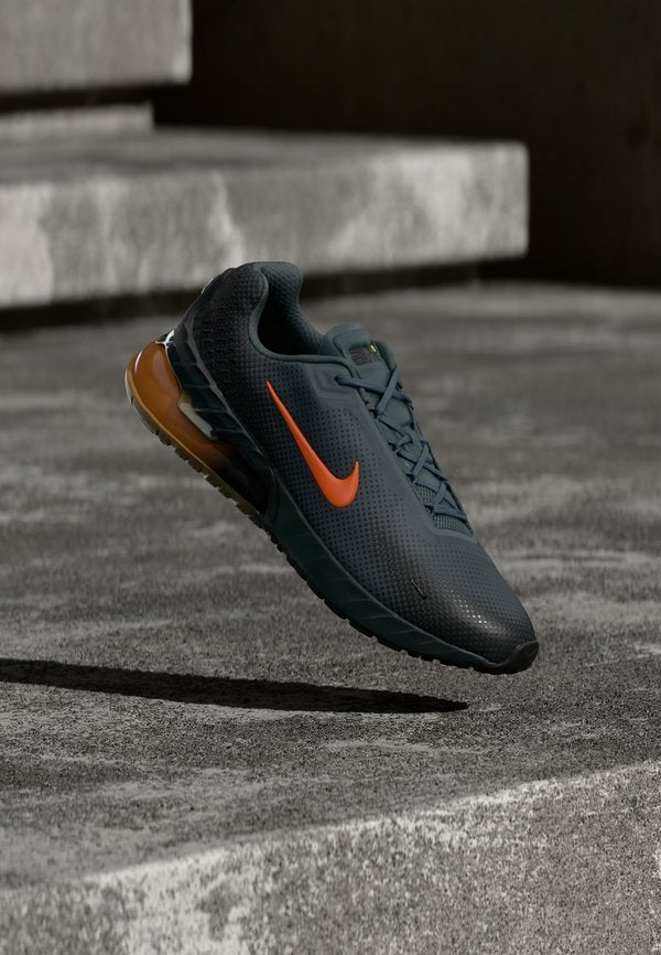 Nike Sportswear AIR MAX PHOENIX - Trainers - dark grey/turf orange/off noir/total orange/black