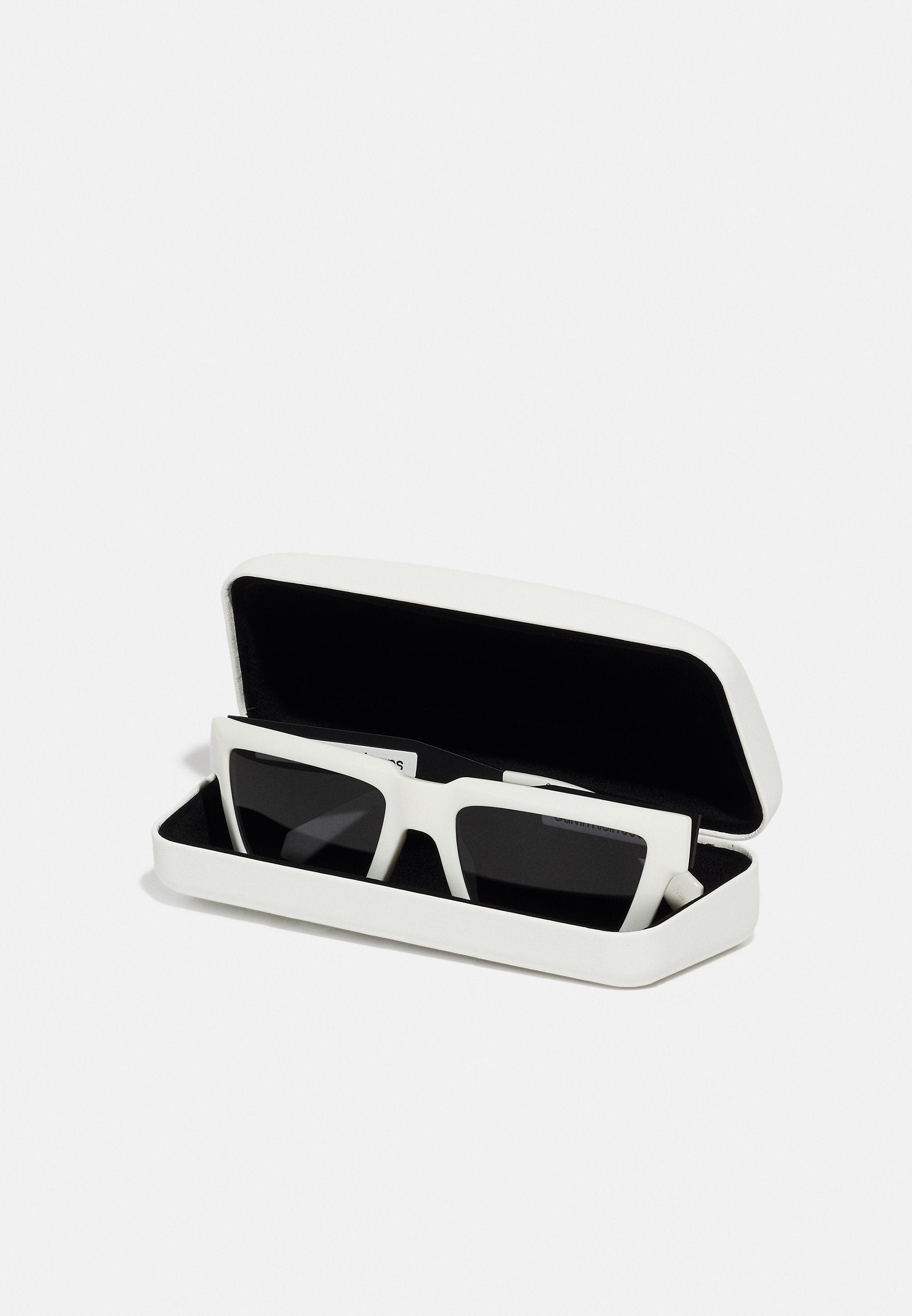 UNISEX Media 5