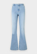 Hellblaue Jeans mit hoher Taille und ausgestellten Beinen, vorne mit Knöpfen und Reißverschluss sowie klassischem Fünf-Taschen-Design.