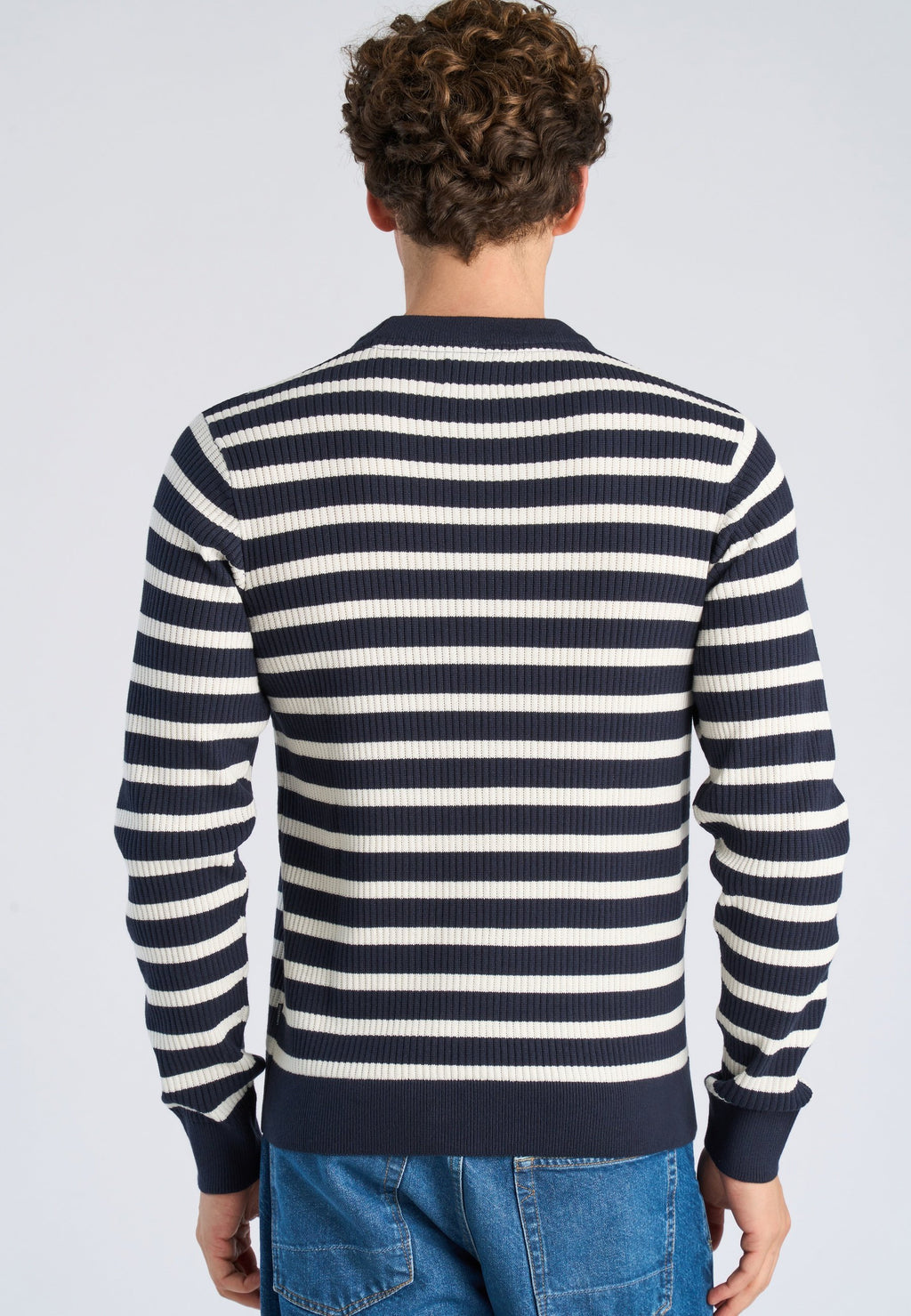 CREW NECK Media 4