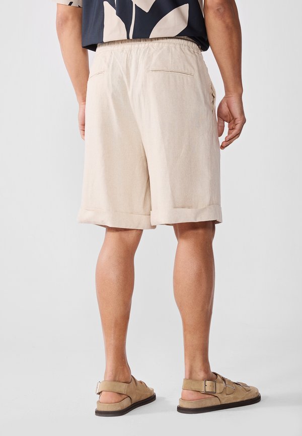 Pier One by Zalando