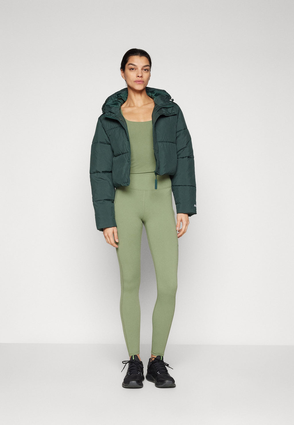 Fabletics ESSENTIAL CROPPED HOODED PUFFER