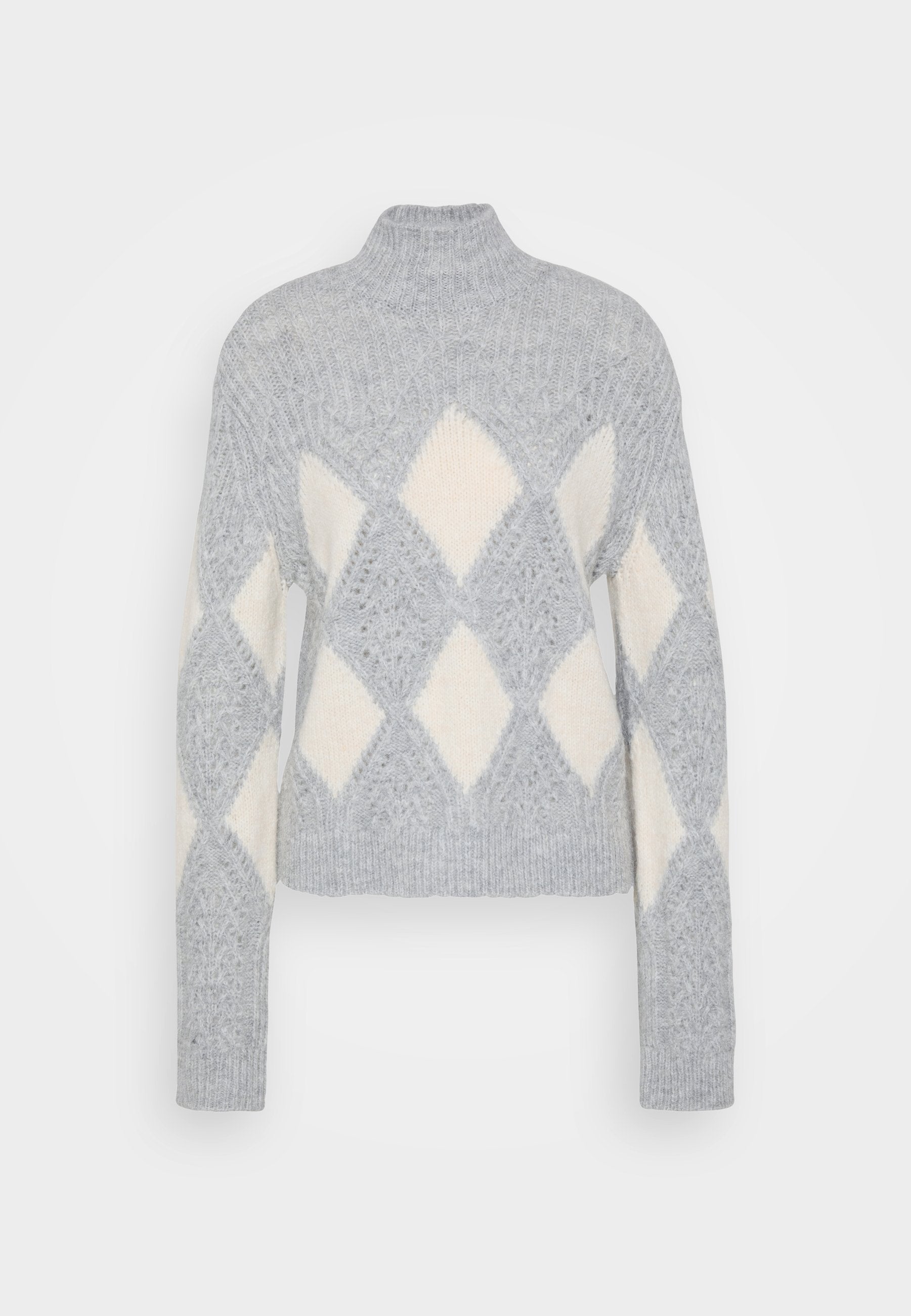 Grauer Strickpullover mit einem Rautenmuster in Creme. Mit hohem Kragen, langen Ärmeln und einer strukturierten Oberfläche. Kürzere Länge.