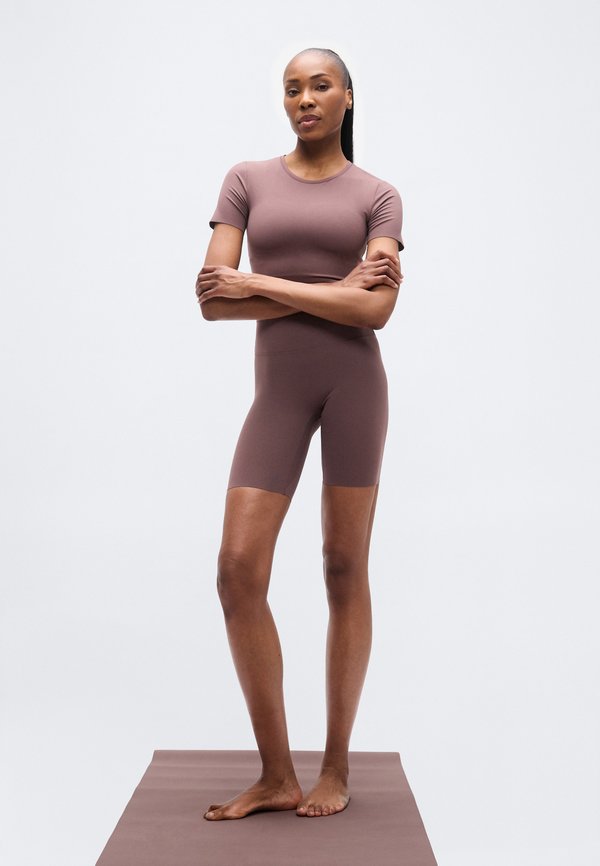 Nike Performance ZENVY