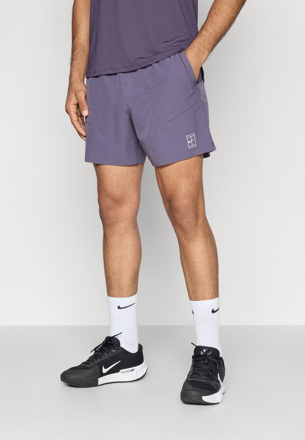 Nike Performance NIKECOURT ADVANTAGE SHORT PRINT - Sports shorts - dark raisin/white