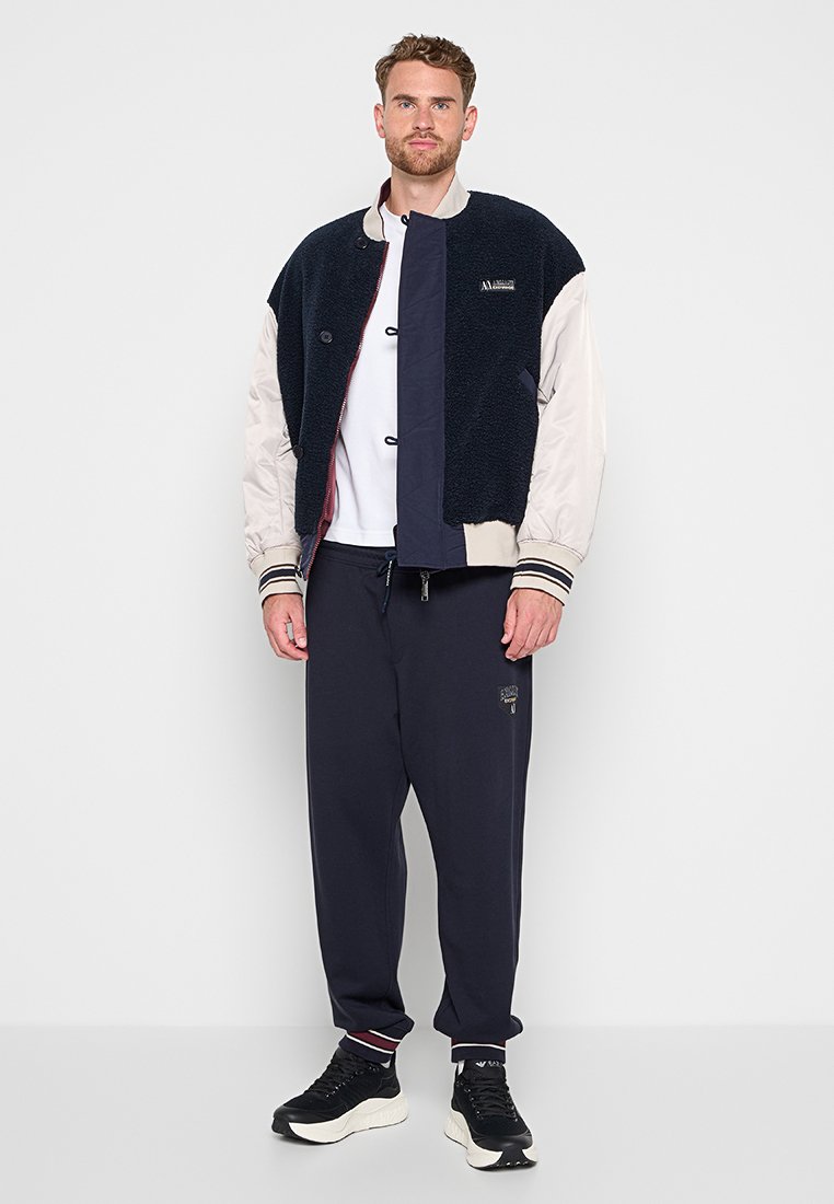 Armani Exchange Bomberjacke Media 2