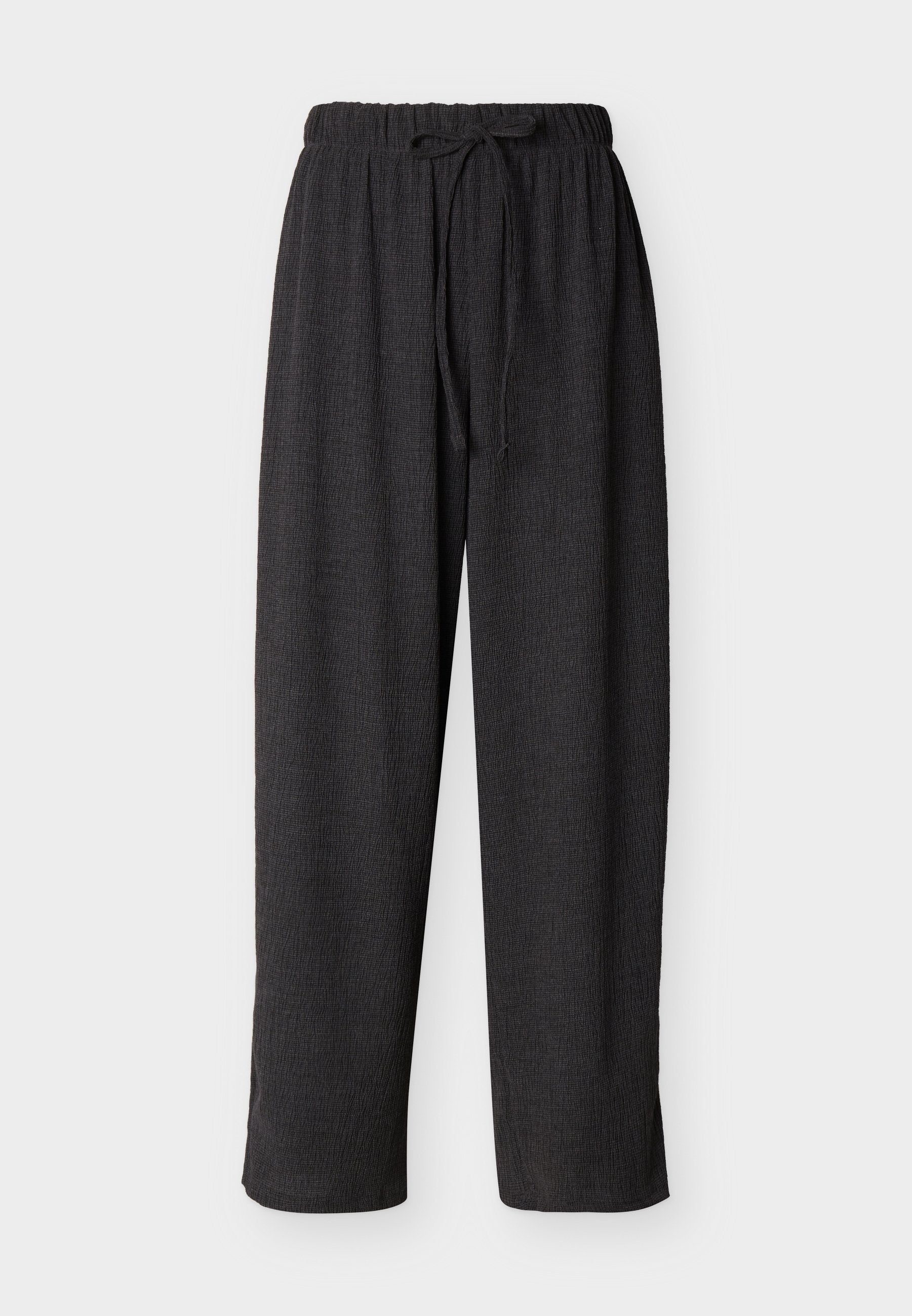 Schwarz strukturierte Loose-Fit-Hose mit elastischem Bund und Kordelzug, gerades Bein, geeignet für Freizeitkleidung.