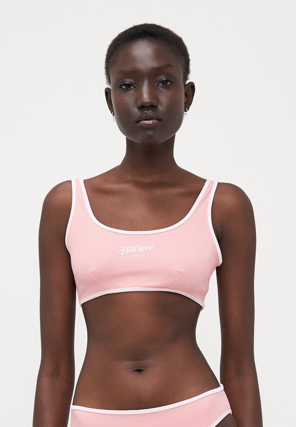 ESSENTIALS BRALETTE LOGO Media 3
