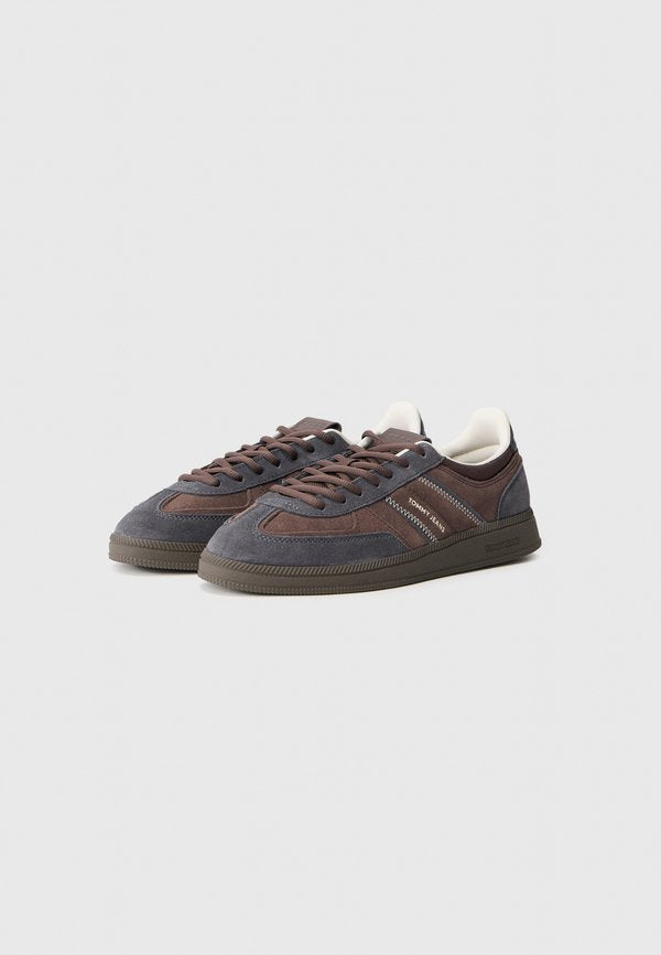 Tommy Jeans THE GREENWICH SUEDE LOGO TRAINERS