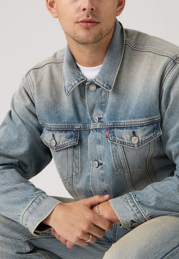 Levi's® RELAXED FIT TRUCKER