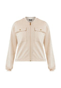 Beige Zip-Hoodie mit zwei Brusttaschen, goldenen Beschlägen, gerippten Bündchen und Rundhalsausschnitt. Glatte Textur und lässige Passform.