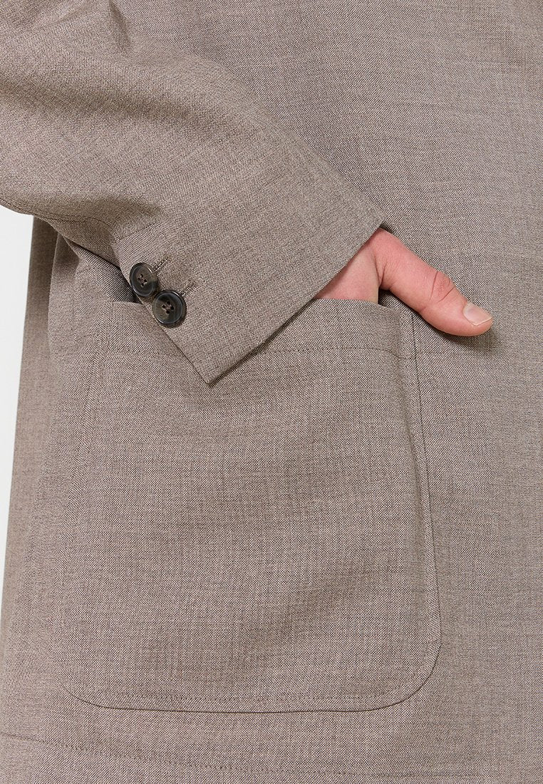 CLOSED RELAXED FIT