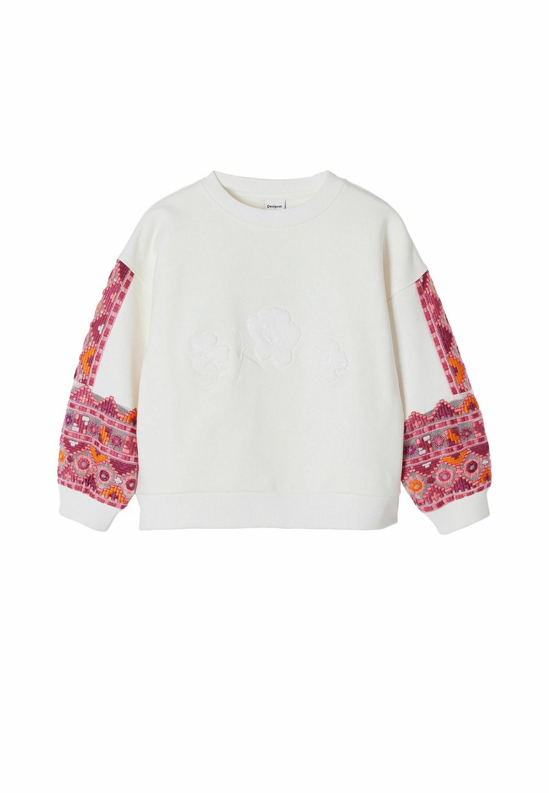 EMBROIDERED PUFF  Media 1