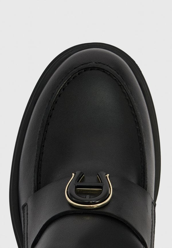 AIGNER NORA