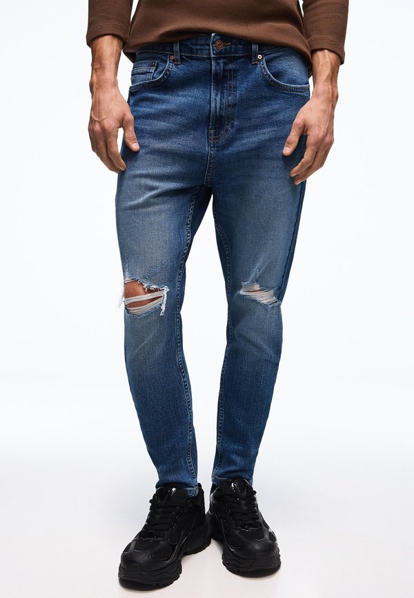 Bershka CARROT DESTROY - Slim fit jeans - dark blue