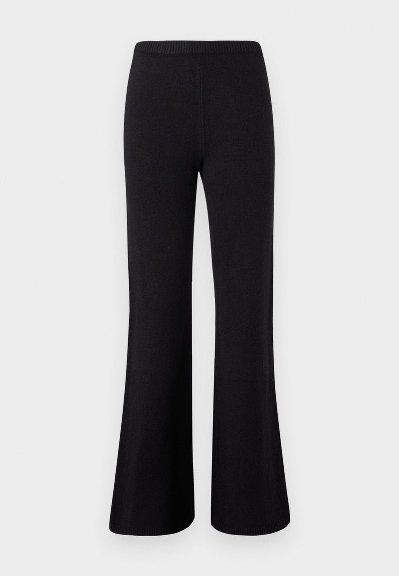 Schwarze weite Hosen mit einem weit geschnittenen Bein, elastischem Bund und glatter Textur. Keine sichtbaren Muster oder Metalldetails.