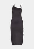 Schwarzes ärmelloses Kleid mit dünnen Trägern, taillierter Silhouette, mittellanger Schnitt, glatter Textur, mit einem seitlichen Schlitz und minimalem Markendetail.