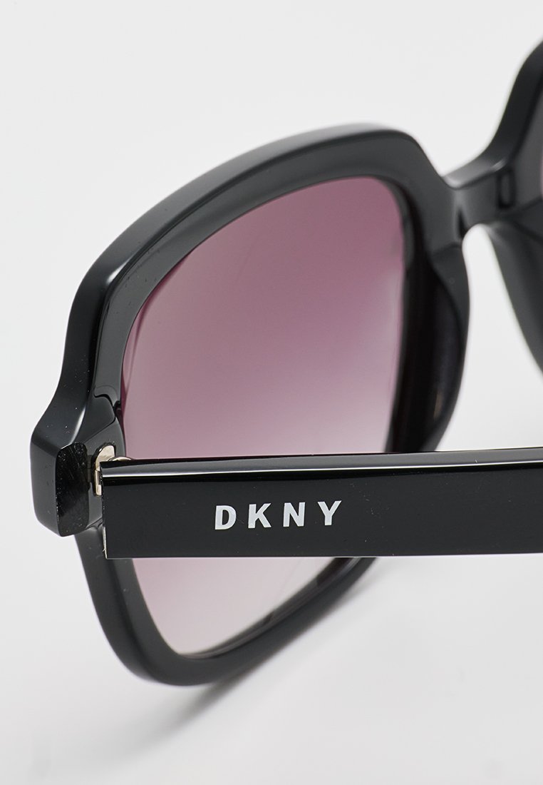 DKNY
