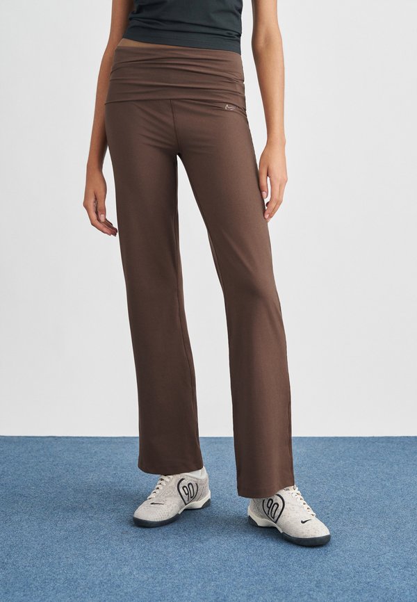 Nike Sportswear FLARED PANT - Tracksuit bottoms - chocolate